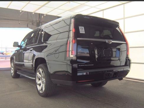 Used 2019 Cadillac Escalade ESV Luxury AWD/4WD image 4