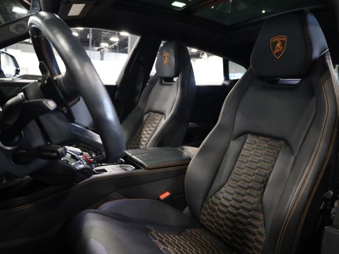 Used 2021 Lamborghini Urus image 17