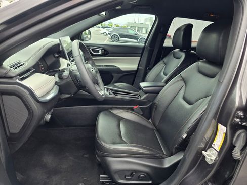 Used 2024 Jeep Compass Limited image 24