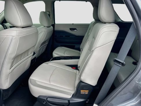 Certified 2024 Nissan Pathfinder SL w/ SL Premium Package FWD image 22