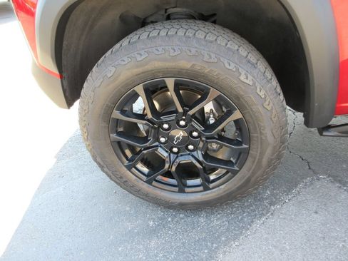 Certified 2023 Chevrolet Colorado Trail Boss w/ LPO, Dark Essentials Package AWD/4WD image 14