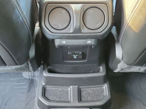Used 2022 Jeep Wrangler Unlimited Sahara image 19