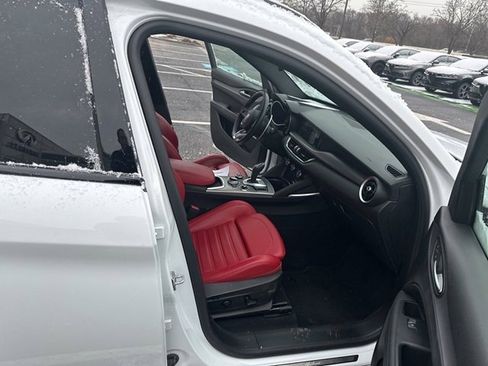 Used 2023 Alfa Romeo Stelvio Veloce image 11