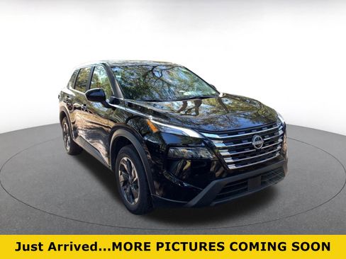 Used 2025 Nissan Rogue SV image 1