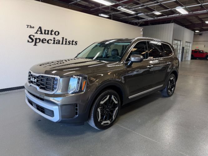 Used 2025 Kia Telluride S AWD/4WD image 1