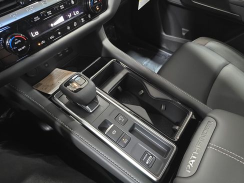 New 2026 Nissan Pathfinder SL image 25