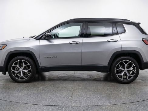 Used 2025 Jeep Compass Limited AWD/4WD image 5