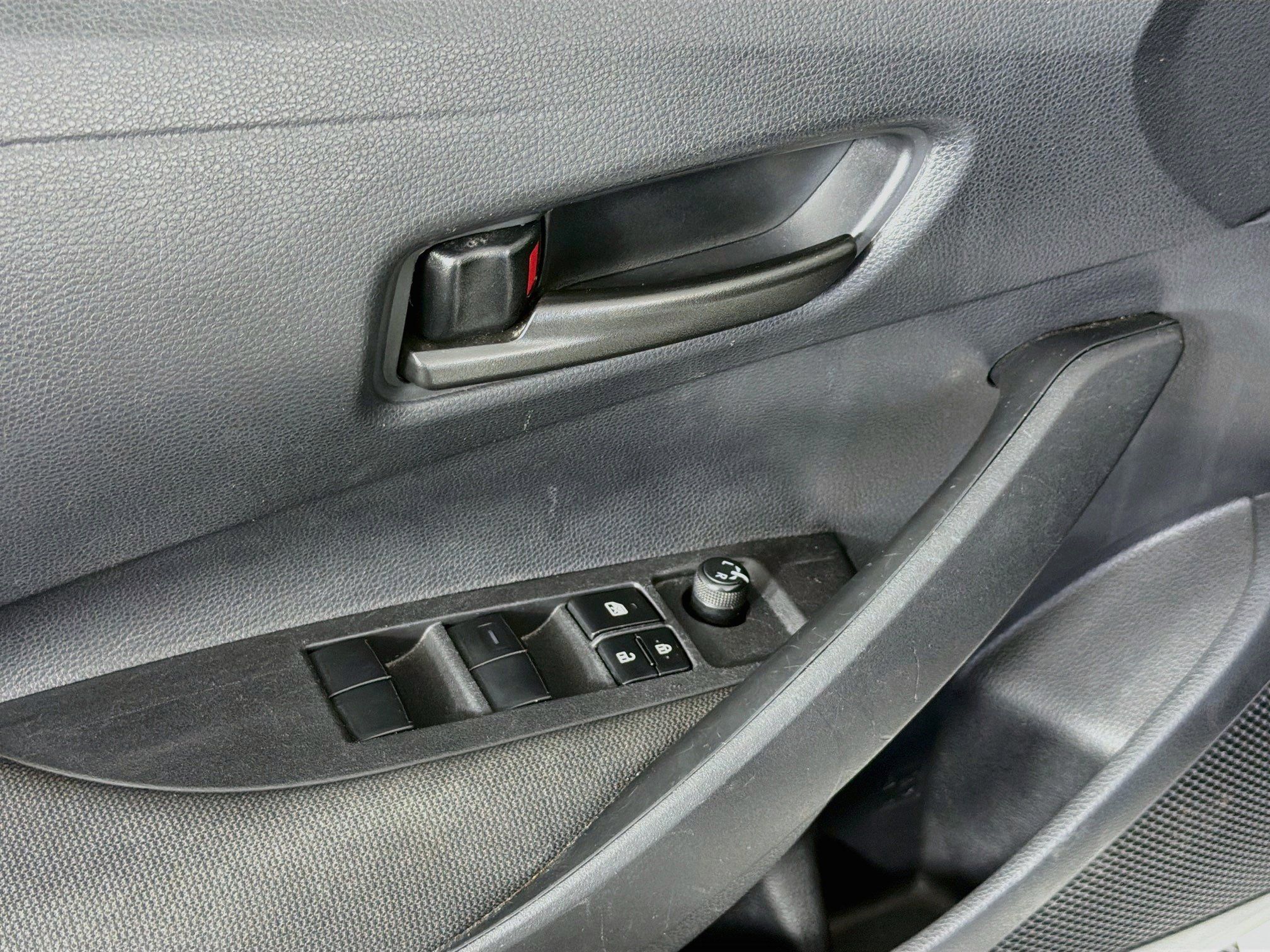 Used 2025 Toyota Corolla LE FWD image 15