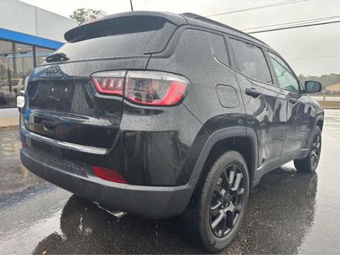 Used 2022 Jeep Compass Latitude w/ Sun and Sound Group AWD/4WD image 10