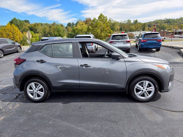 Used 2025 Nissan Kicks Play S FWD image 9