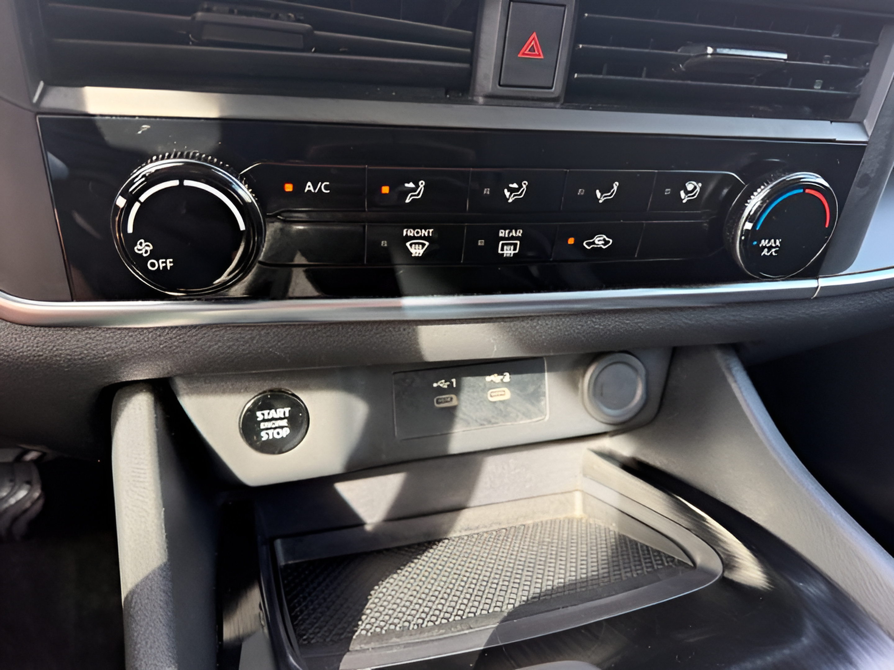 Used 2024 Nissan Rogue S AWD/4WD image 18