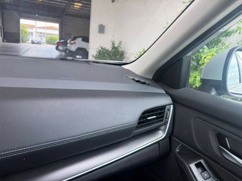 Used 2025 Nissan Rogue SV FWD image 37