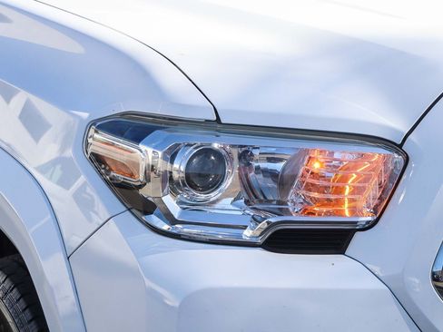 Certified 2020 Toyota Tacoma SR5 image 5