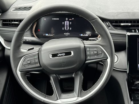 New 2025 Jeep Grand Cherokee Laredo X w/ Luxury Tech Group I image 19