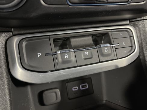 Used 2023 GMC Acadia SLE w/ Driver Convenience Package image 25