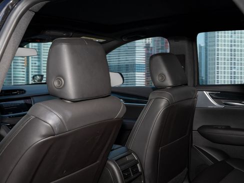 Used 2025 Cadillac XT5 Premium Luxury image 18