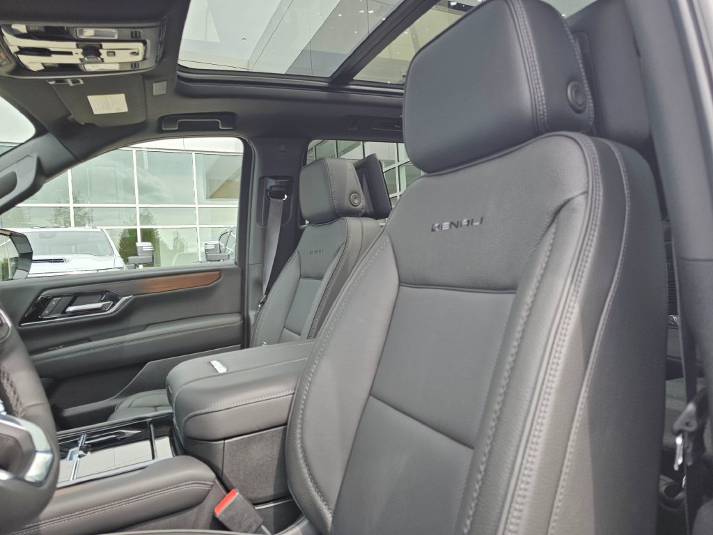 Used 2026 GMC Yukon Denali w/ Denali Reserve Package AWD/4WD image 25