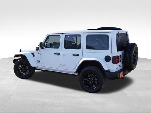Used 2025 Jeep Wrangler Unlimited Sahara w/ Safety Group AWD/4WD image 9