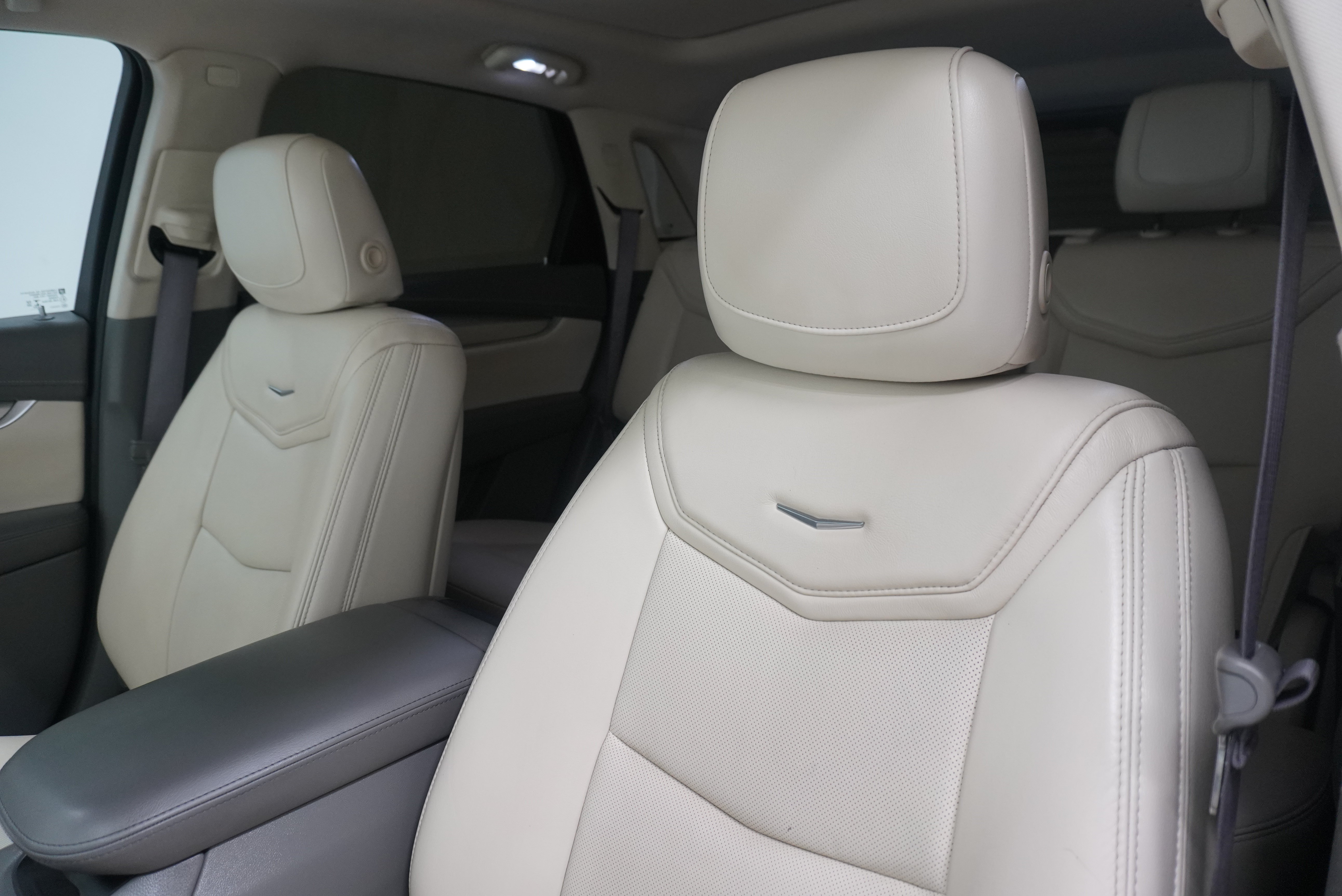 Used 2019 Cadillac XT5 Luxury FWD image 8