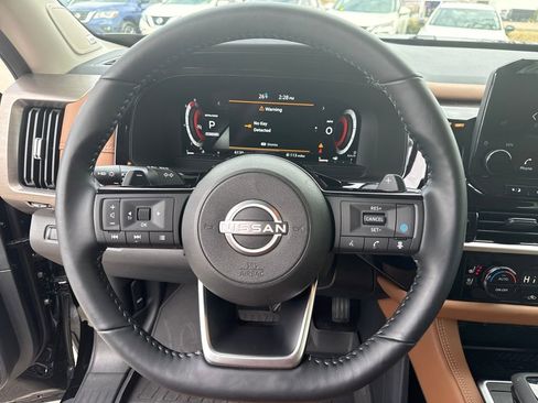 Certified 2025 Nissan Pathfinder Platinum image 15