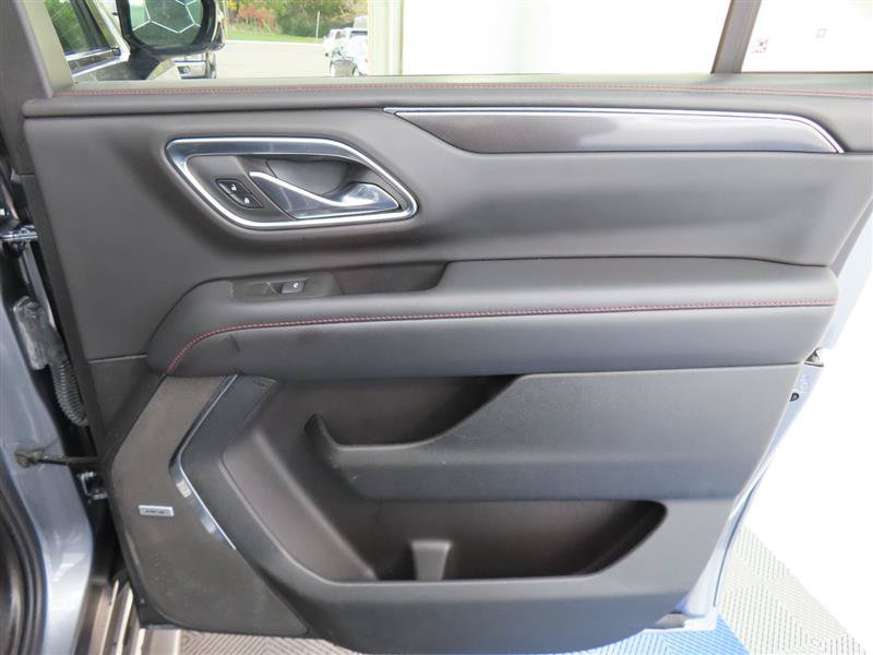 Used 2022 Chevrolet Suburban RST w/ Luxury Package RWD image 35