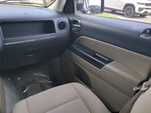 Used 2015 Jeep Patriot Latitude AWD/4WD image 17