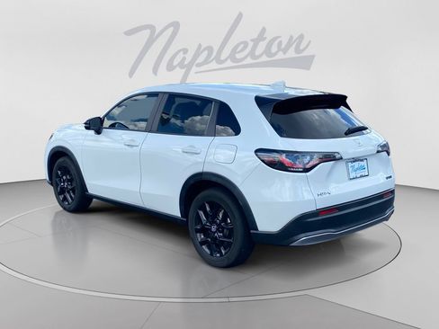 Used 2024 Honda HR-V Sport image 3