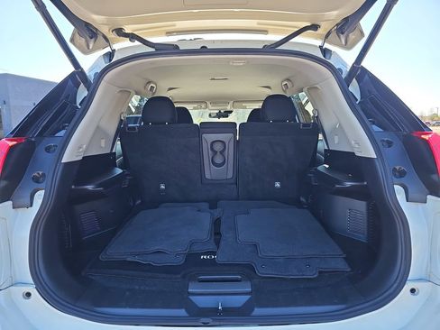 Used 2020 Nissan Rogue SV w/ Premium Package image 15