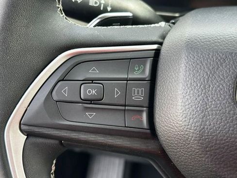 Used 2023 Jeep Grand Cherokee L Laredo w/ Luxury Tech Group I AWD/4WD image 17