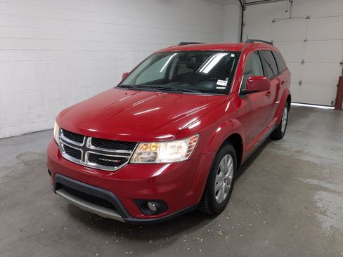 Used 2019 Dodge Journey SE w/ Connectivity Group FWD image 11