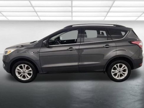 Used 2018 Ford Escape SE w/ SE Sync 3 Package AWD/4WD image 5