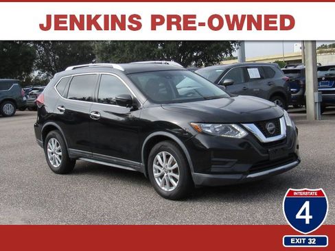 Used 2020 Nissan Rogue SV image 1