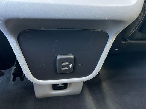 Used 2024 GMC Terrain SLT image 31