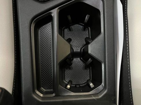 Certified 2025 Volkswagen Taos SE image 15