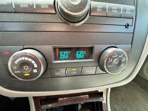 Used 2008 Buick Lucerne CXS FWD image 37