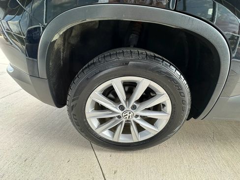 Used 2018 Volkswagen Tiguan Limited w/ Premium Package FWD image 36