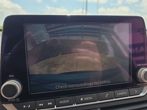 Used 2025 Nissan Altima 2.5 SV FWD image 16