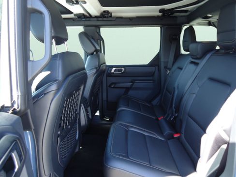 Used 2025 Ford Bronco Badlands AWD/4WD image 32