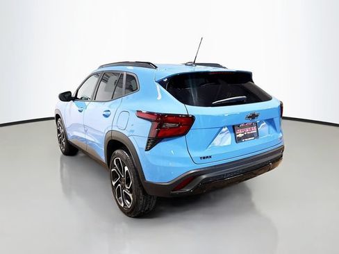 Used 2024 Chevrolet Trax RS w/ Sunroof Package FWD image 8