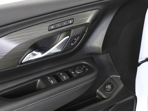 Used 2022 GMC Terrain SLT image 12