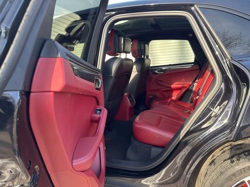 Used 2022 Porsche Macan S image 7