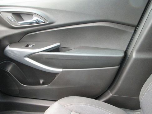 Certified 2025 Chevrolet Trax RS w/ Driver Confidence Package FWD image 32