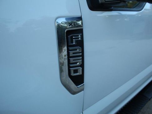 Used 2022 Ford F250 XL w/ Power Equipment Group AWD/4WD image 9