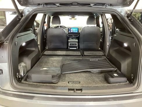Used 2024 Volkswagen Atlas Cross Sport SE AWD/4WD image 17