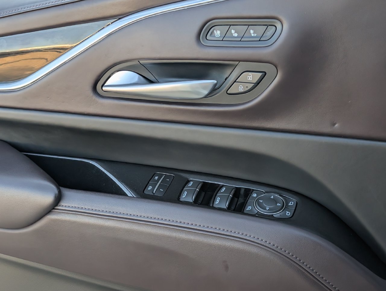 Used 2023 Cadillac Escalade Sport Platinum w/ LPO, Floor Liner Package AWD/4WD image 24