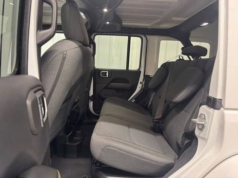 Used 2025 Jeep Wrangler Unlimited Sahara w/ Safety Group image 17