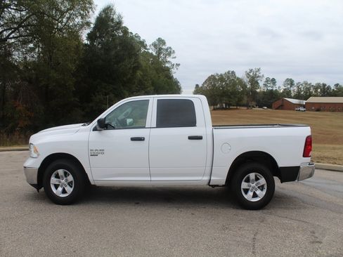 Used 2022 RAM 1500 Classic SLT image 12