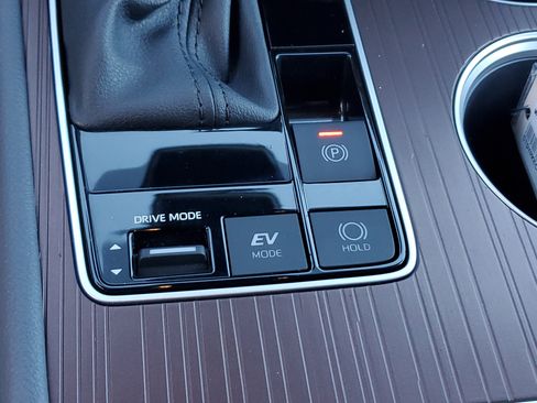 Used 2024 Toyota Sienna XLE image 27