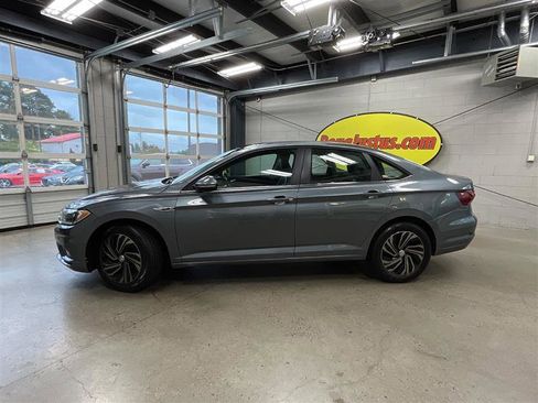 Used 2019 Volkswagen Jetta SEL Premium FWD image 2