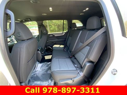 New 2025 GMC Acadia Elevation image 24